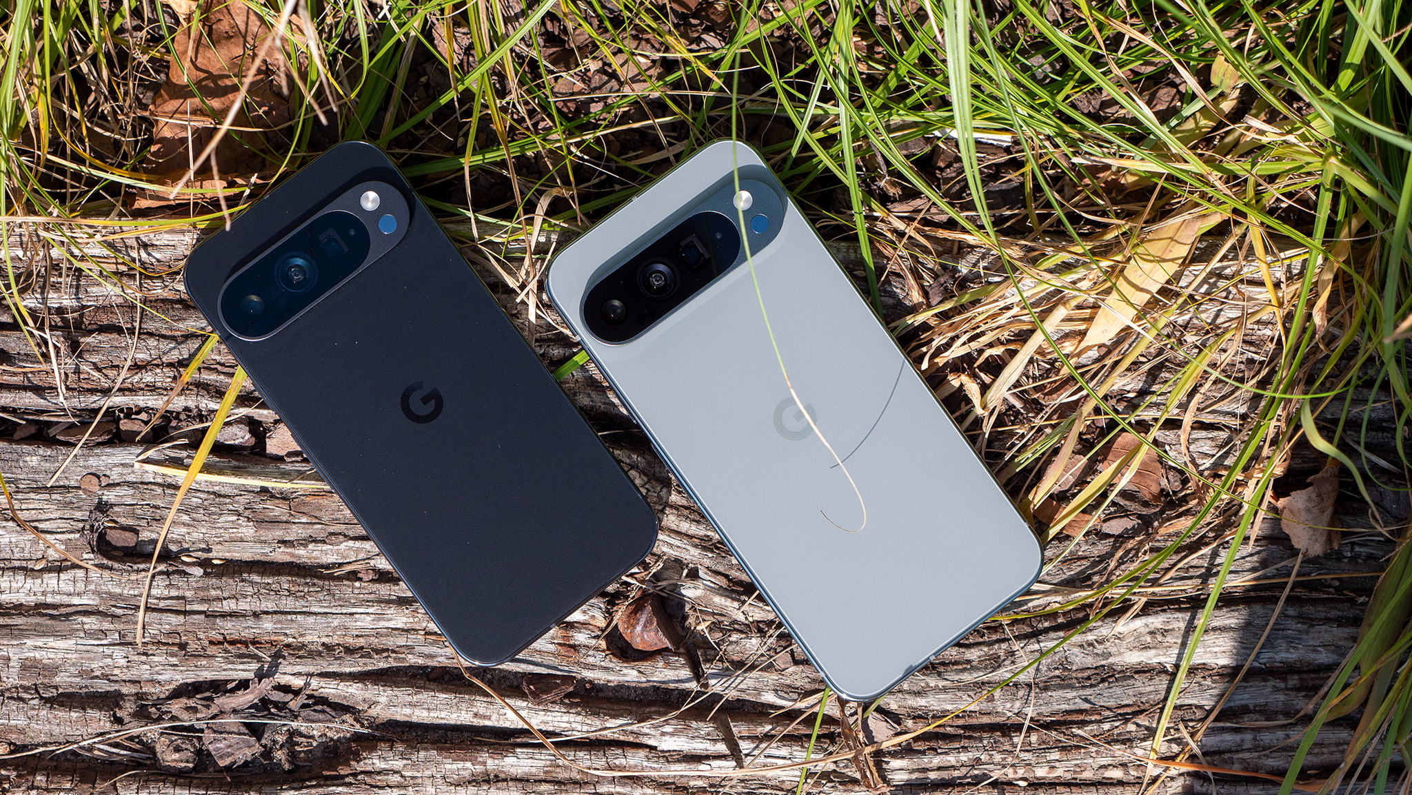 Comparing the backs and sizes of the Obsidian Google Pixel 9 Pro with the Hazel Google Pixel 9 Pro XL