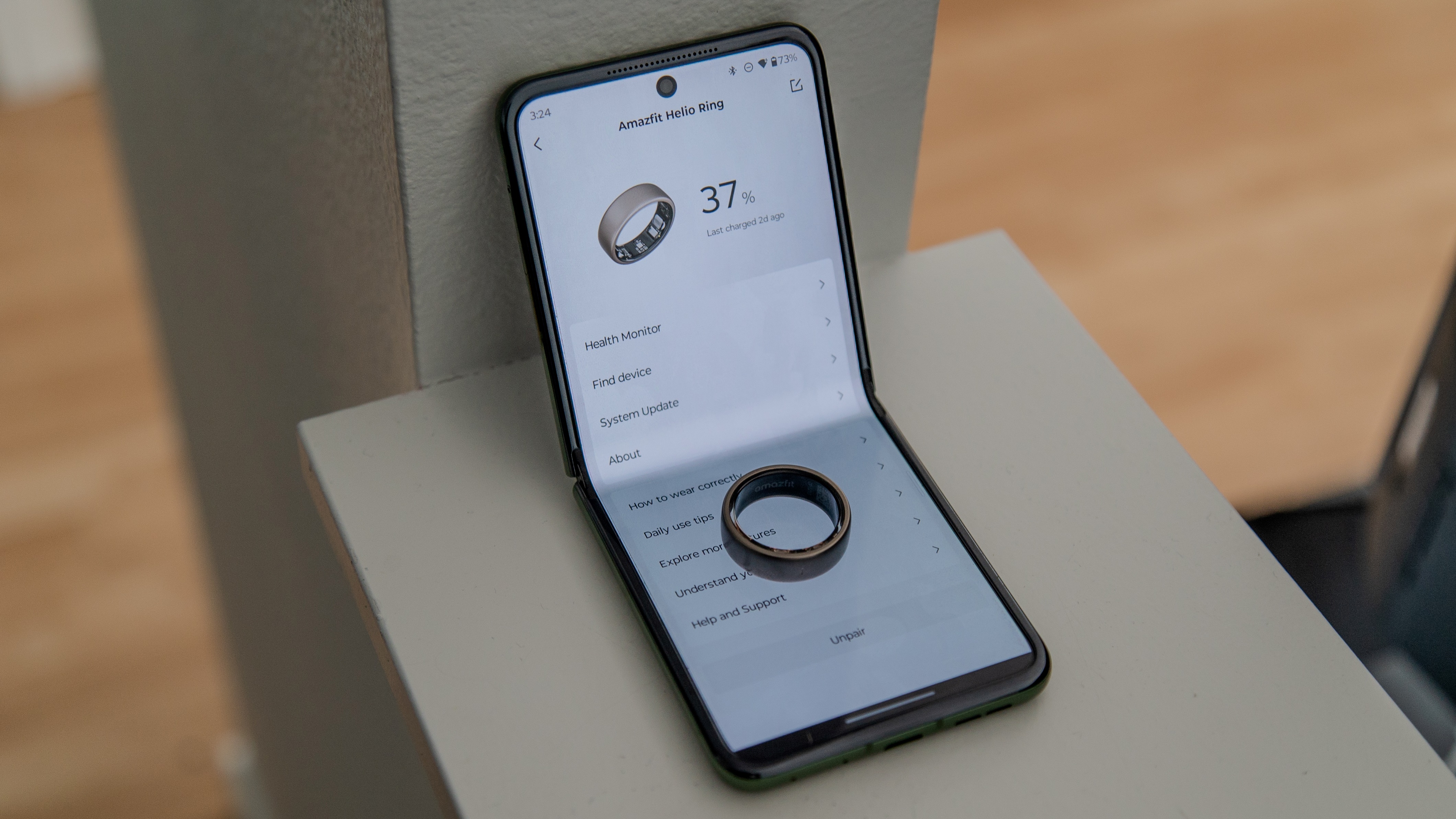 The Amazfit Helio Ring with the Zepp app on the Razr Plus 2024