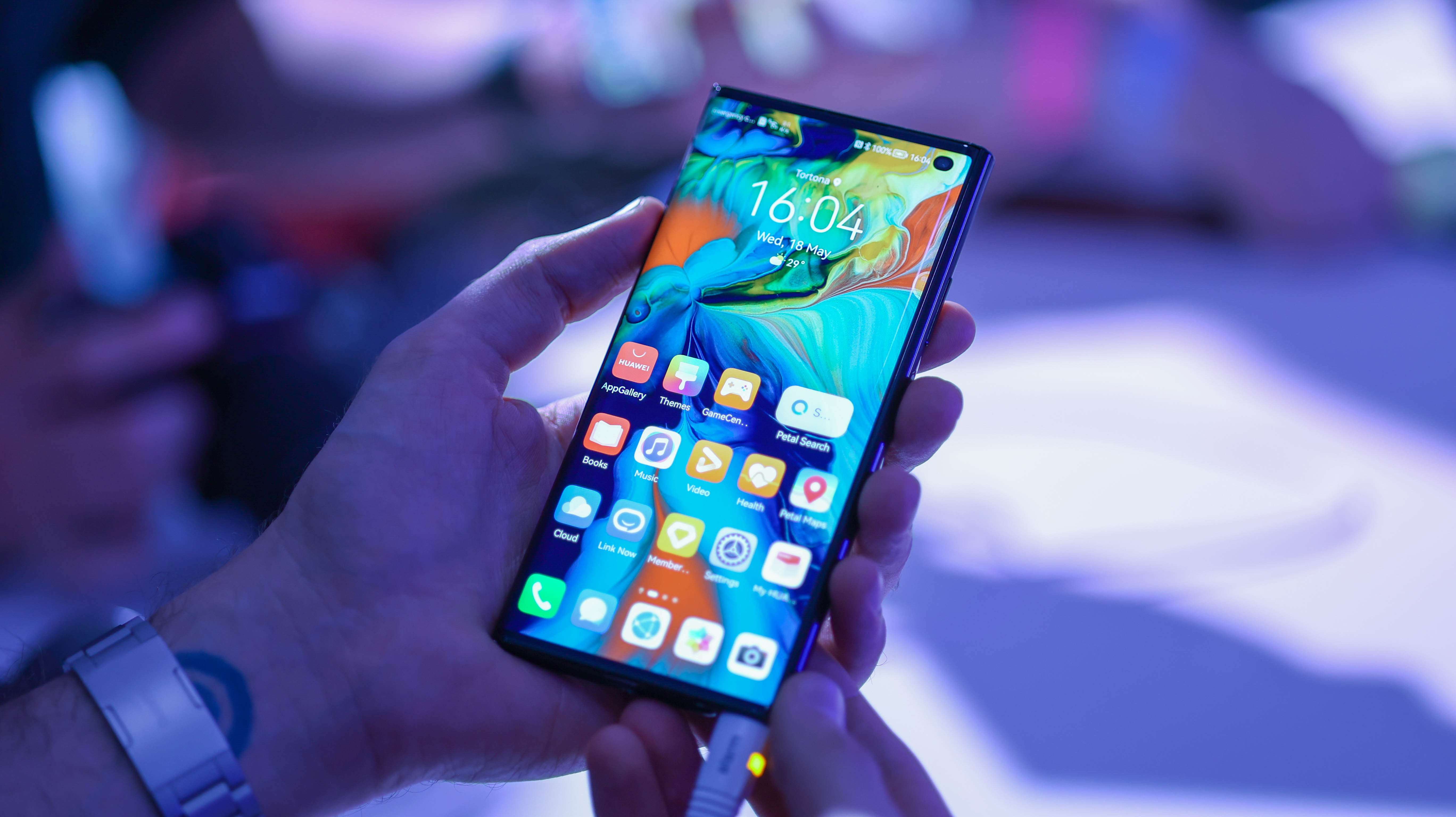 Image of the Huawei Mate X2 foldable smartphone