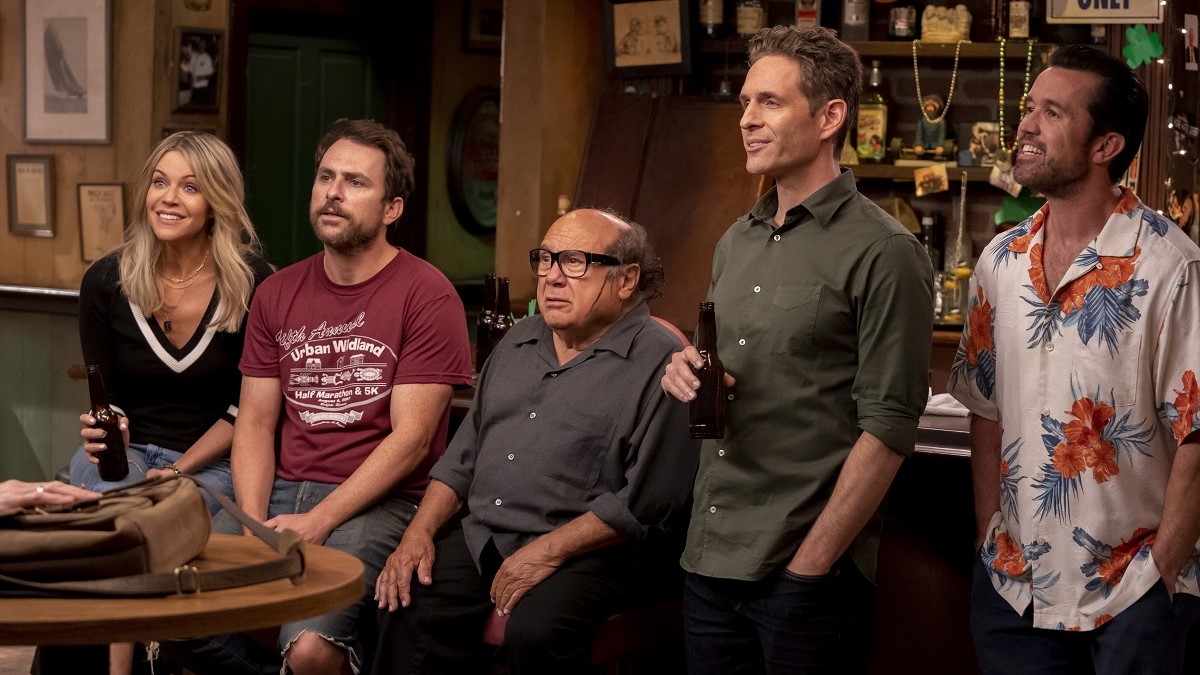 Cast of It's Always Sunny in Philadelphia in the bar