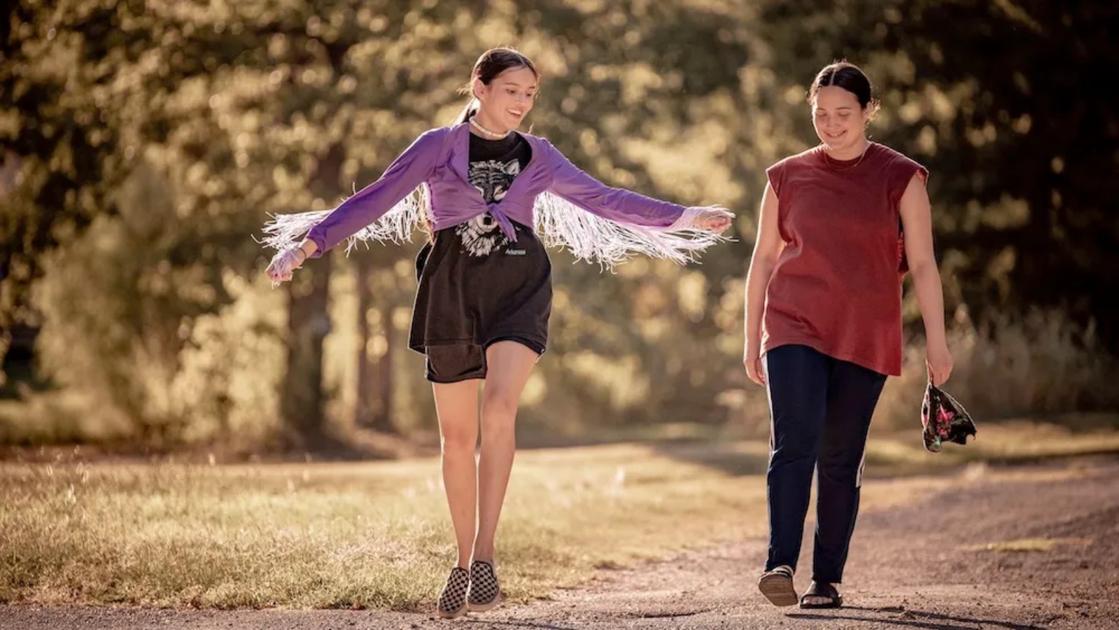 Lily Gladstone and Isabel Deroy-Olson in Fancy Dance