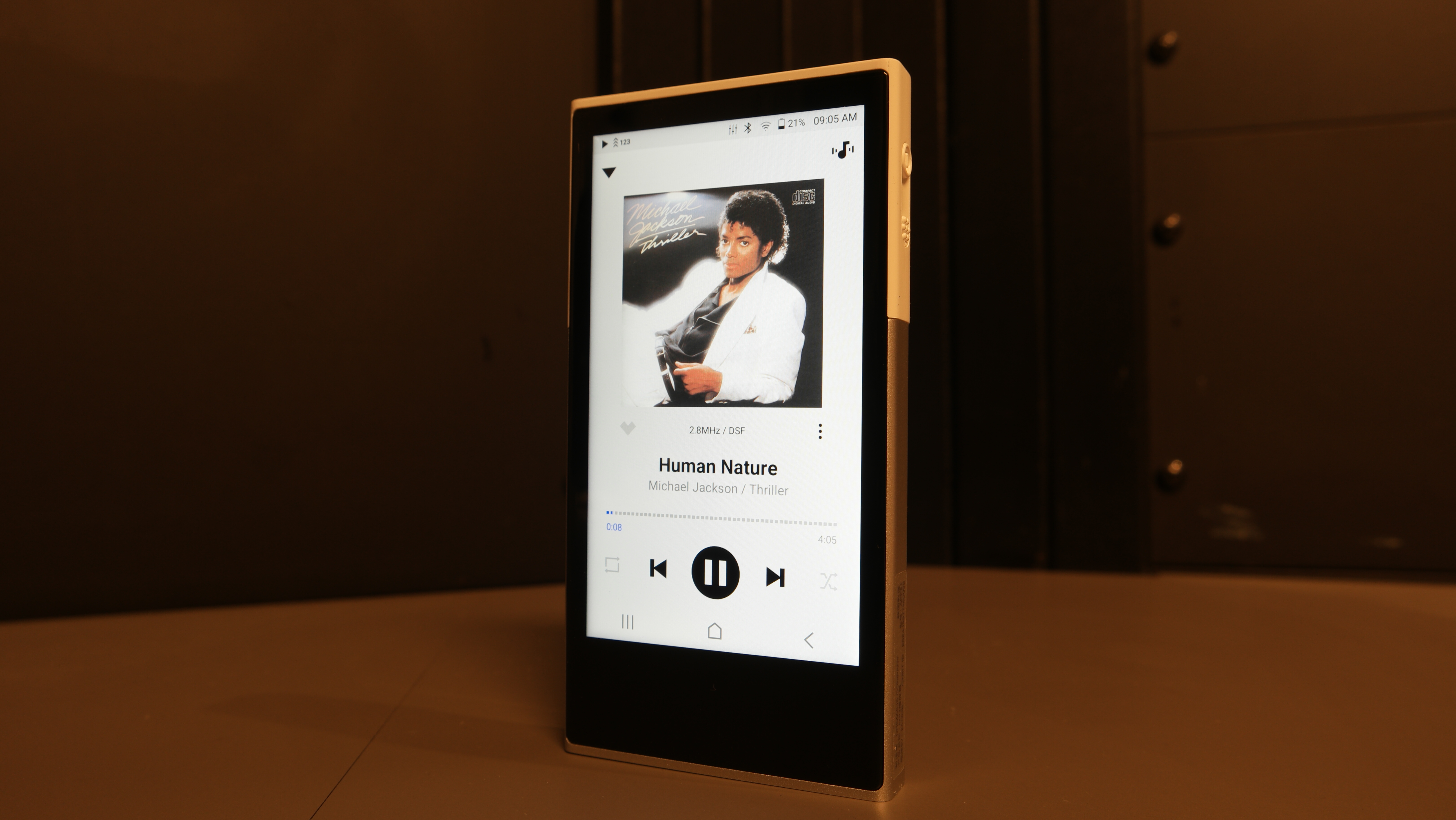 Astell&Kern Activo P1 showing the stock music player, playing 