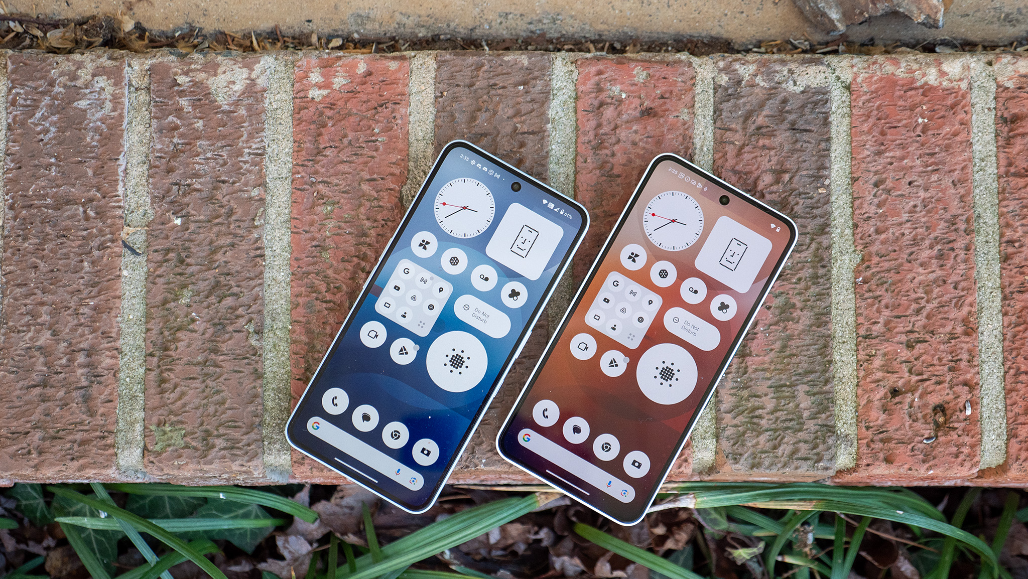 Comparing the displays and sizes between the Nothing Phone (3a) and Phone (3a) Pro