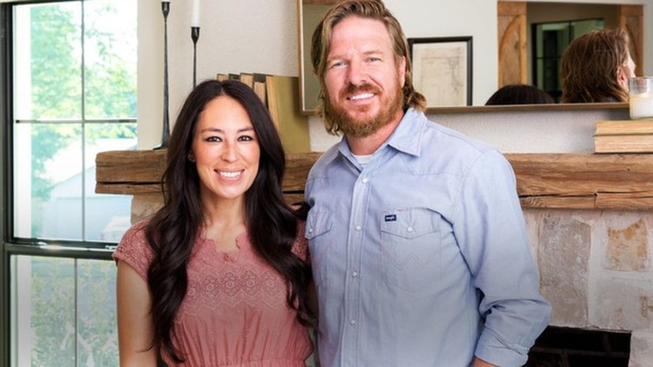 Joanna and Chip Gaines in a promotional image for Fixer Upper