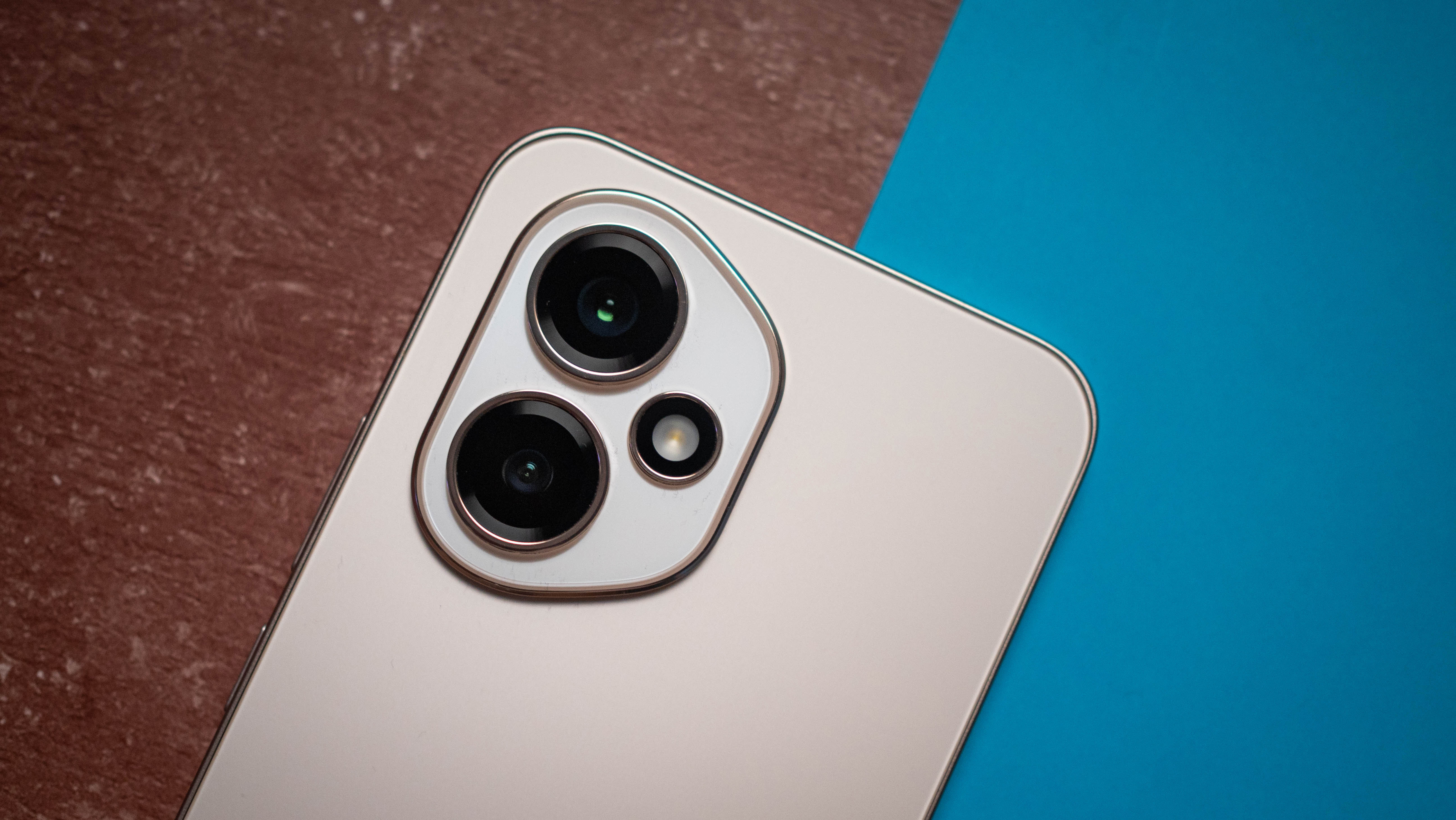 Honor 400 back view against blue and red background with the camera module highlighted