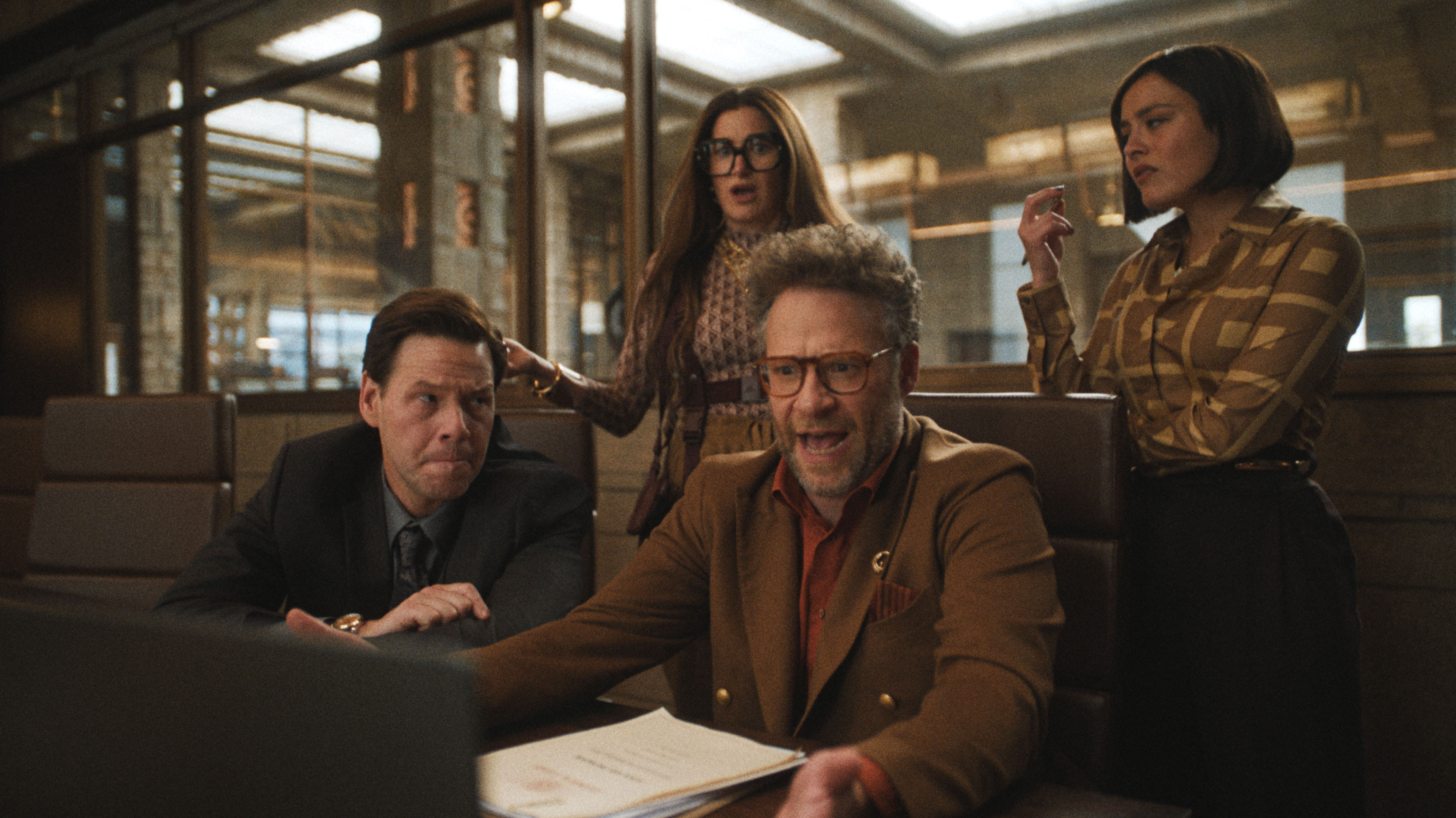 Ike Barinholtz, Kathryn Hahn, Chase Sui Wonders and Seth Rogen in 