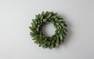 Best Prelit Christmas Wreaths for Easy Decorating